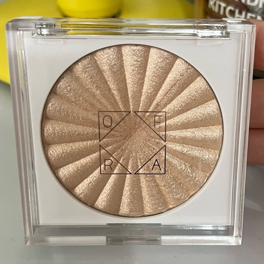 OFRA Highlighter in The Hills